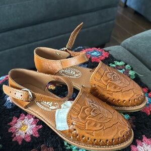 Women Mexican flat